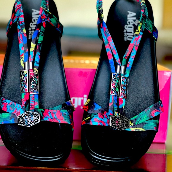 Women Sandals size 10.5 - 11 - Picture 2 of 5